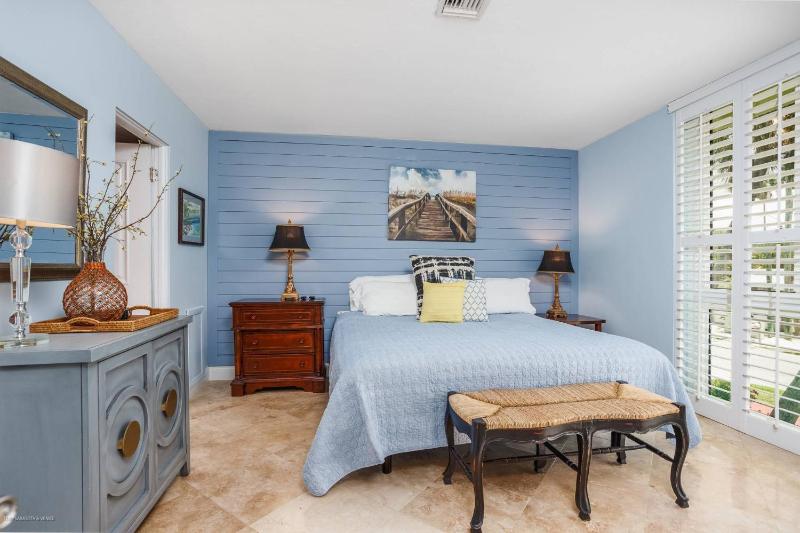 Kingston Arms 2nd Fl Walk to Beach & St. Armands Circle - image 33