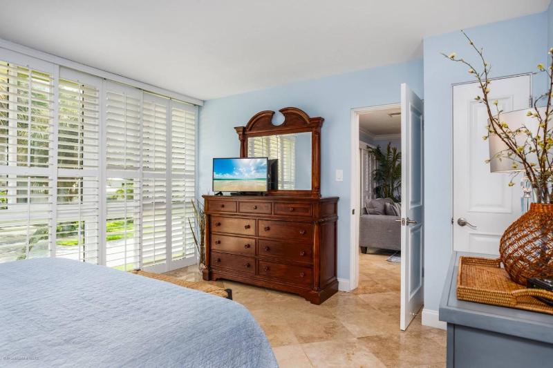 Kingston Arms 2nd Fl Walk to Beach & St. Armands Circle - image 39