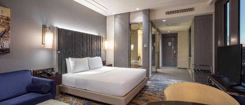 King Room - Mobility Accessible  image 3