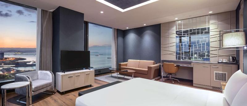 Corner Room - Sea View image 4