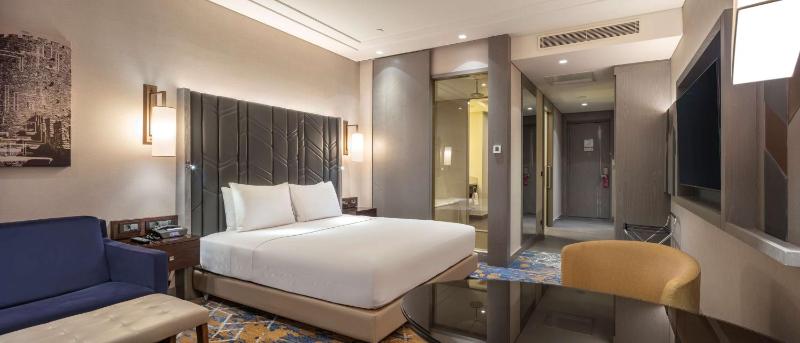 Executive King Room image 3