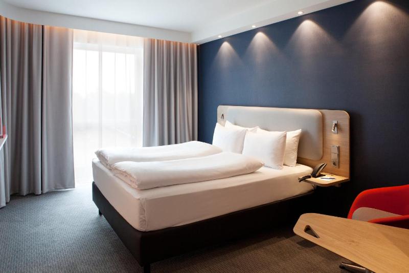 Standard Room image 4