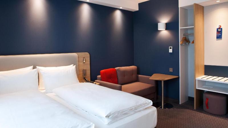 Standard Double Room with Single Sofa Bed image 4