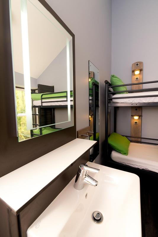 Dormitory Room with Shared Bathroom (6 Adults) image 3