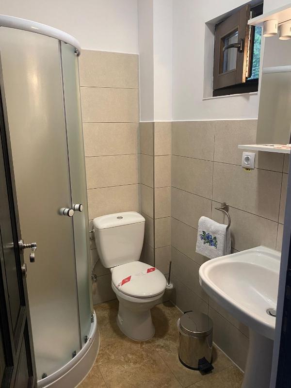 Standard Twin Room with Mountain View image 4