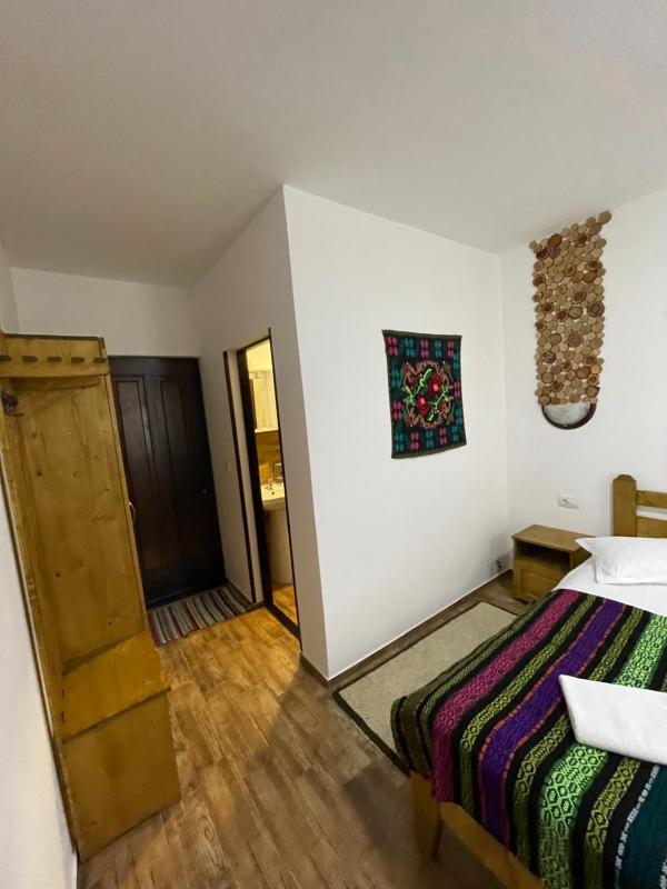 Double Room with Balcony image 4