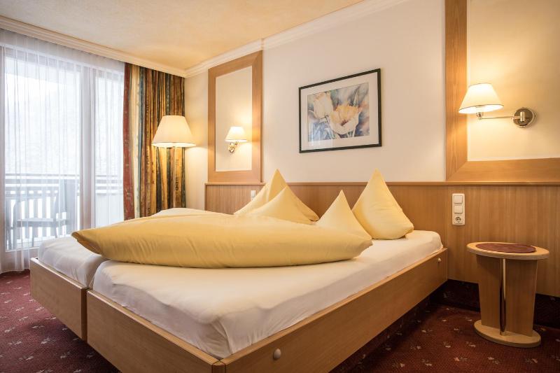 Double Room with Mountain View image 1