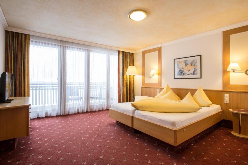 Double Room with Mountain View image 4