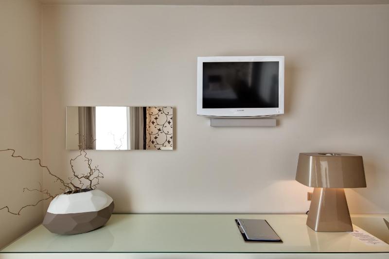 Junior King Suite image 3