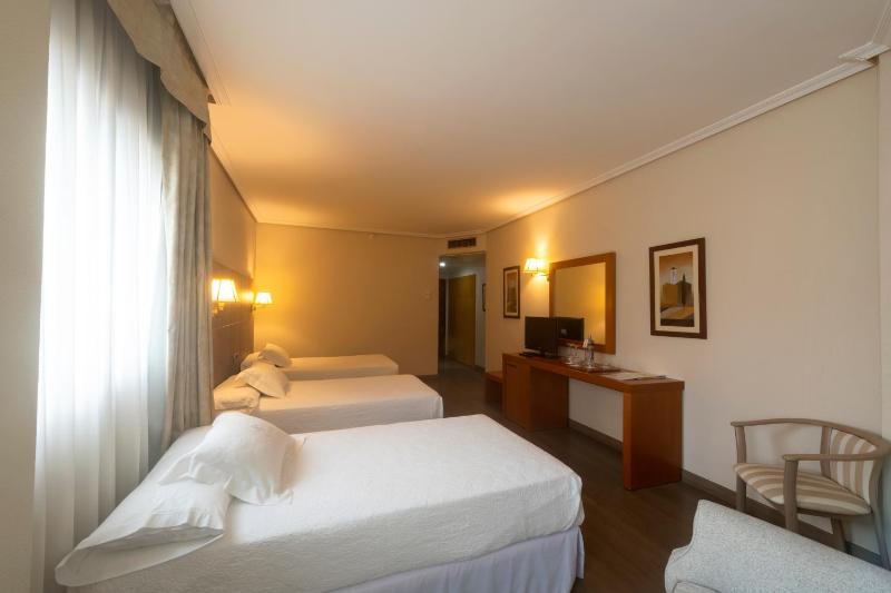 Double Room with Extra Bed (2 Adults + 1 Child) image 1