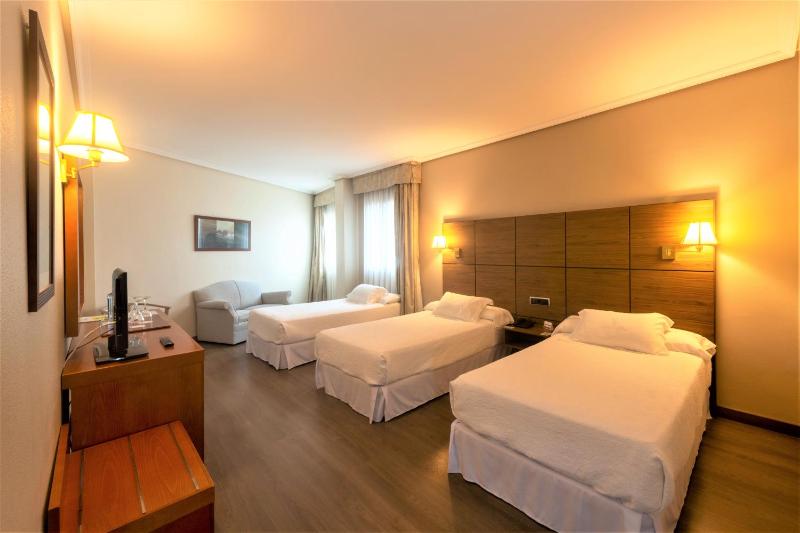 Double or Twin Room with Extra Bed image 4