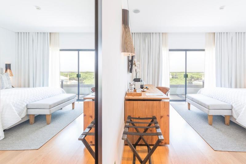 Double Room with Sea View image 3