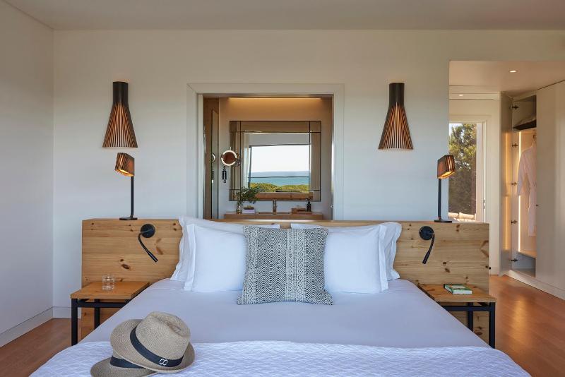Superior Double Room with Sea View image 4