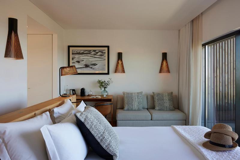 Superior Double Room with Sea View image 2