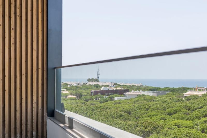 Deluxe Double Room with Sea View image 2