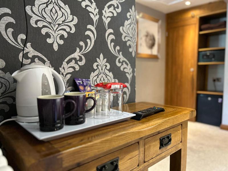 Superior King Room image 4