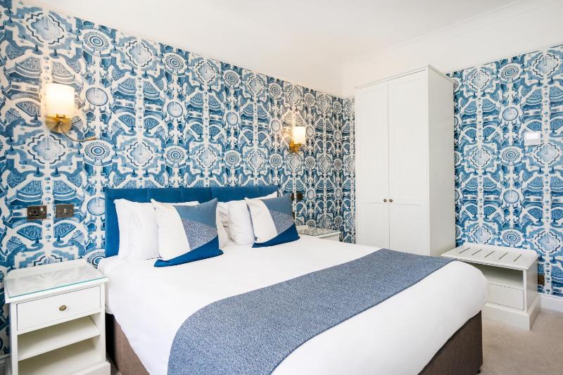 Deluxe Double Room with Garden View image 2