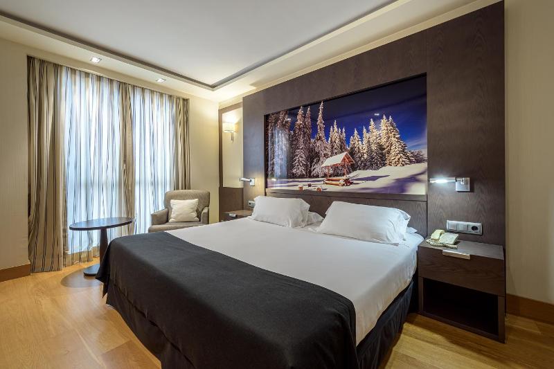 Double or Twin Room image 4
