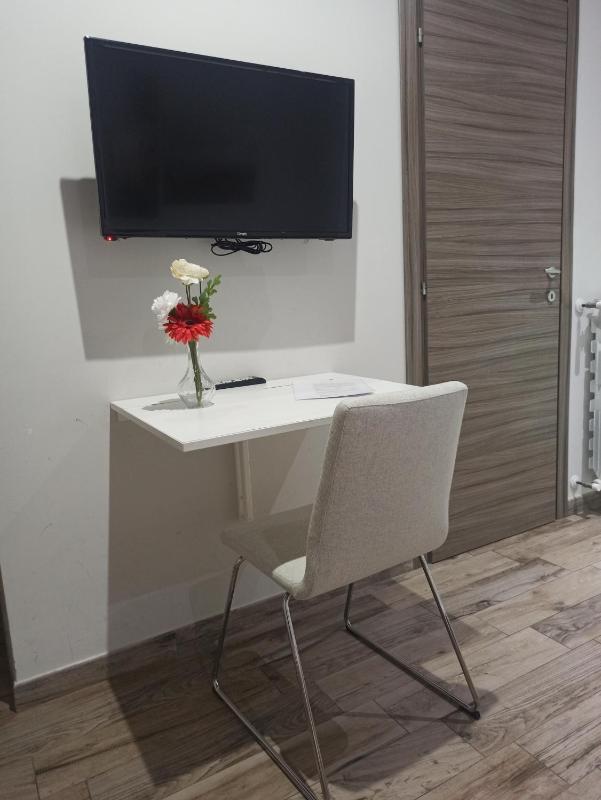 Triple Room with Private Bathroom image 1