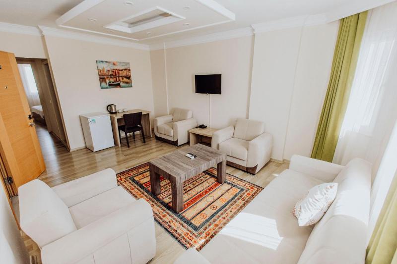 Large Double Room image 3