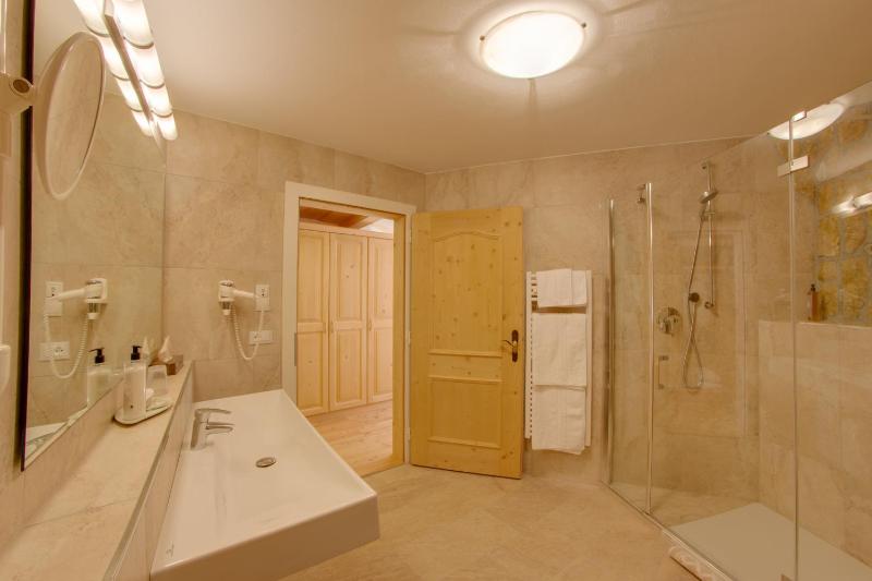 Standard Double Room with Balcony image 4