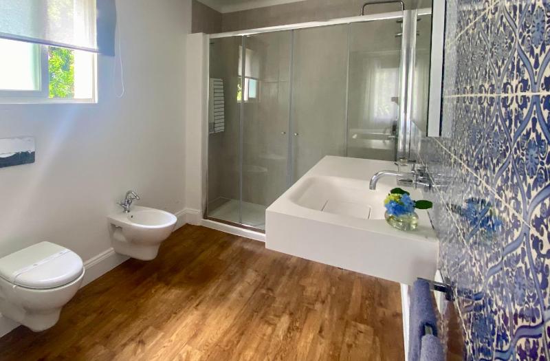 King Suite with Private Bathroom image 4