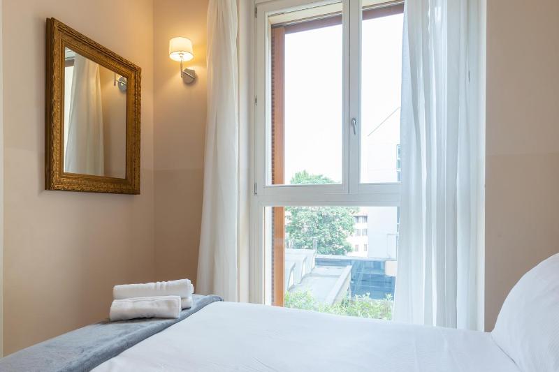 One-Bedroom Apartment with Balcony (3 Adults) - Via Oldofredi 7 image 4