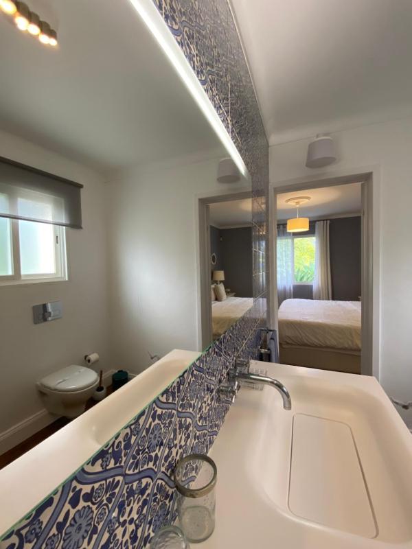 King Suite with Private Bathroom image 3