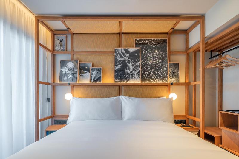 King Room with Balcony image 4