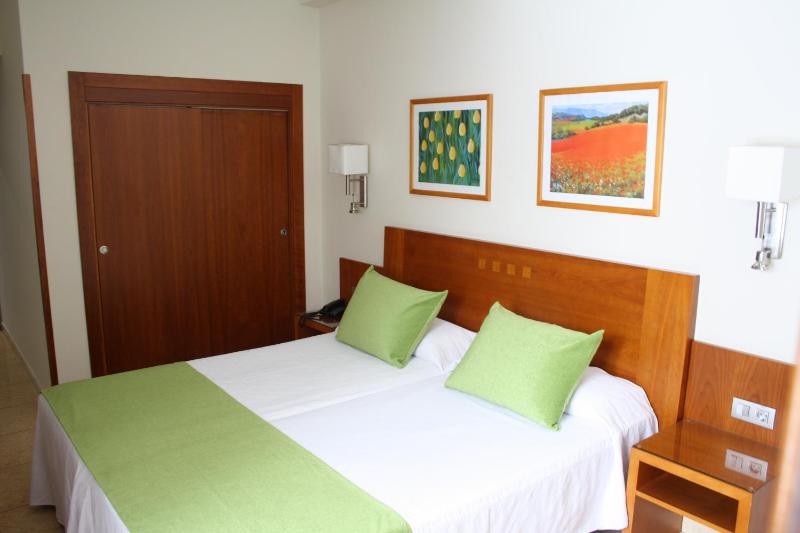 Twin Room - Interior image 1
