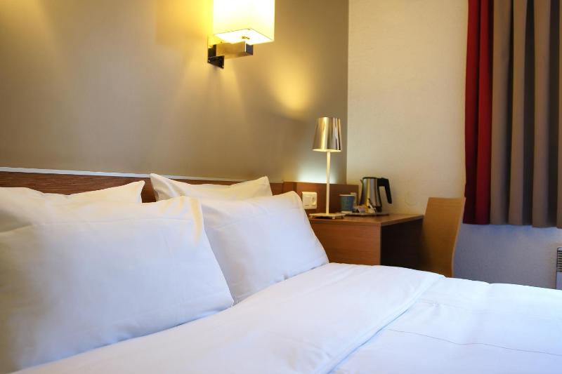 Double Room image 4