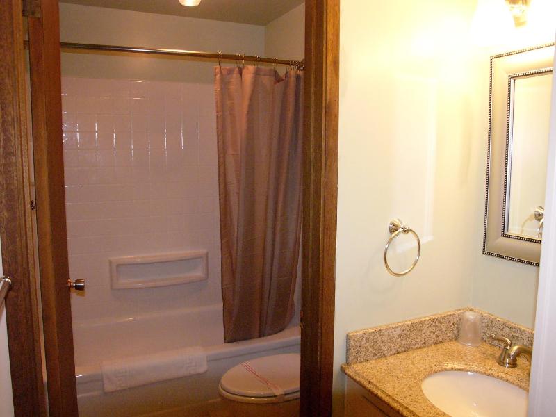 Deluxe King Room image 2