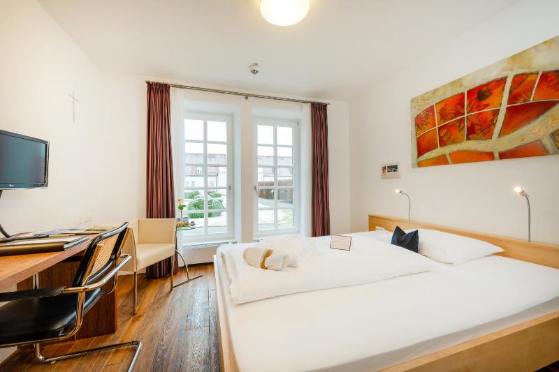 Superior Double Room image 4