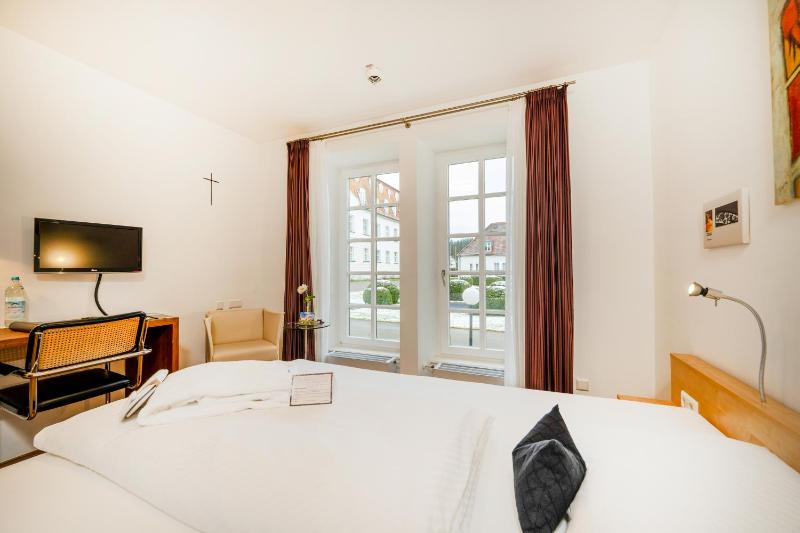 Superior Double Room image 3