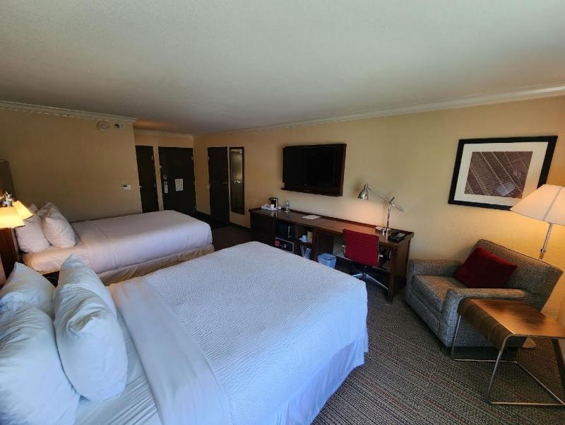 Queen Room with Two Queen Beds image 4