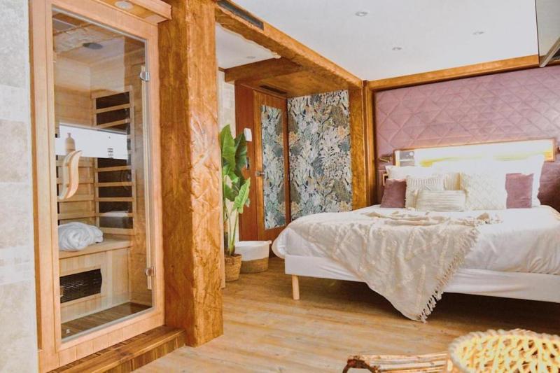 Superior Suite image 1