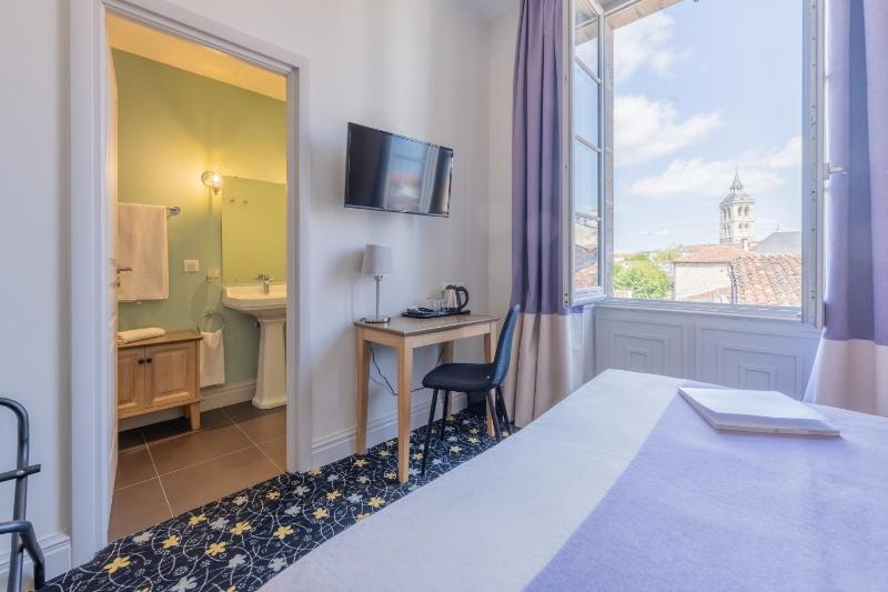 Standard Double Room image 3