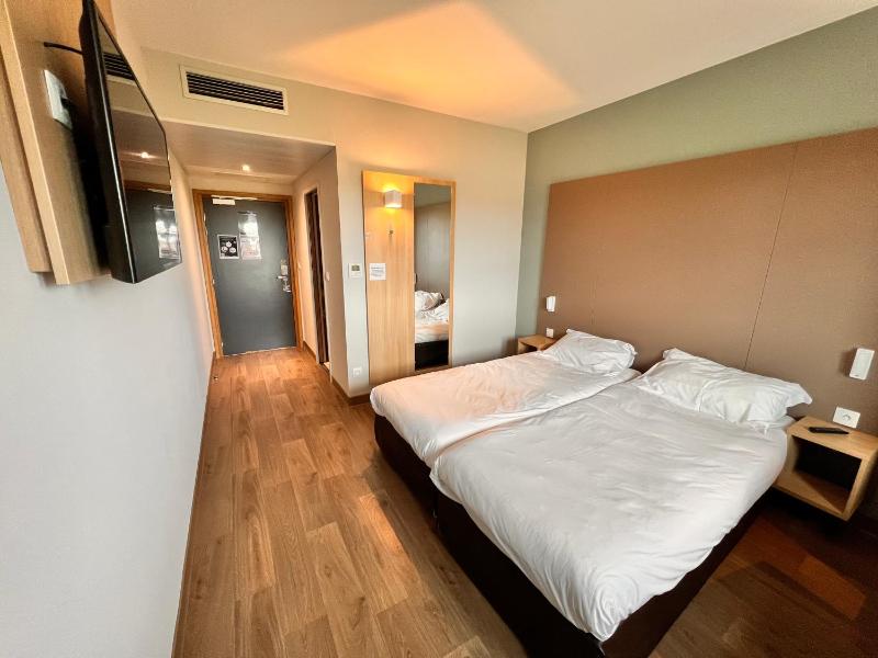 Large Twin Room image 3