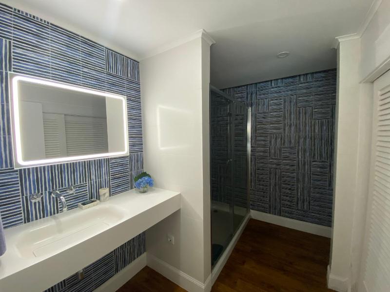 King Room with Pool View image 3