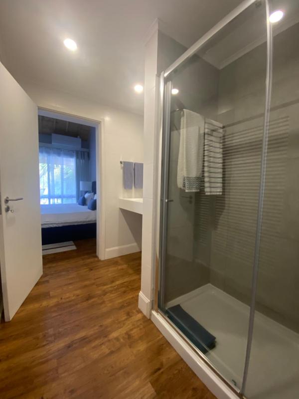 King Room with Pool View image 2