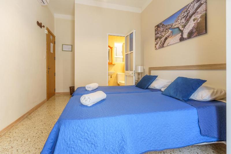 Double or Twin Room image 4