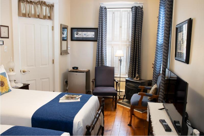 Double or Twin Room image 3