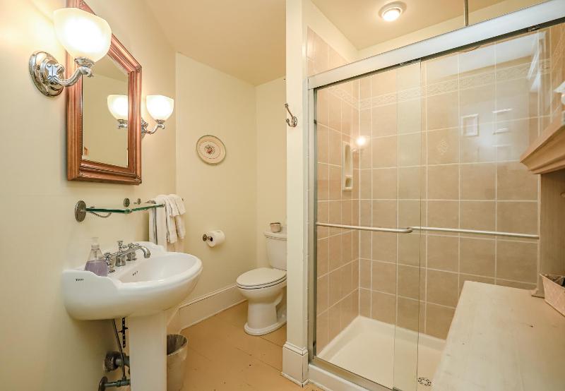Standard Double Room image 2