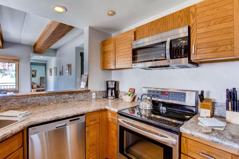 Plaza 3 Bedroom 2 Bath 5 Peak image 3