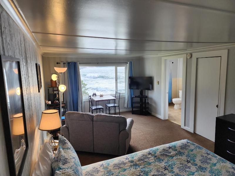 Queen Room with Sea View image 2