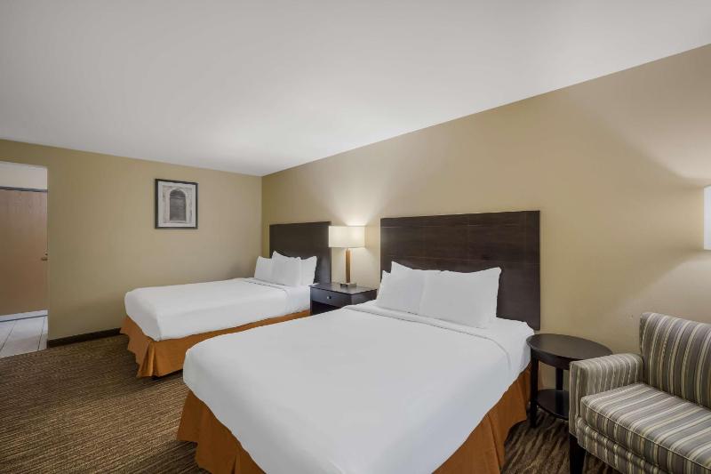 Queen Room with Two Queen Beds image 1