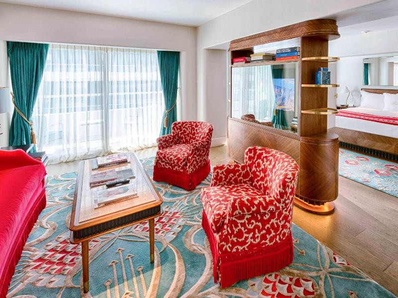 Junior King Suite with Partial Ocean View image 4