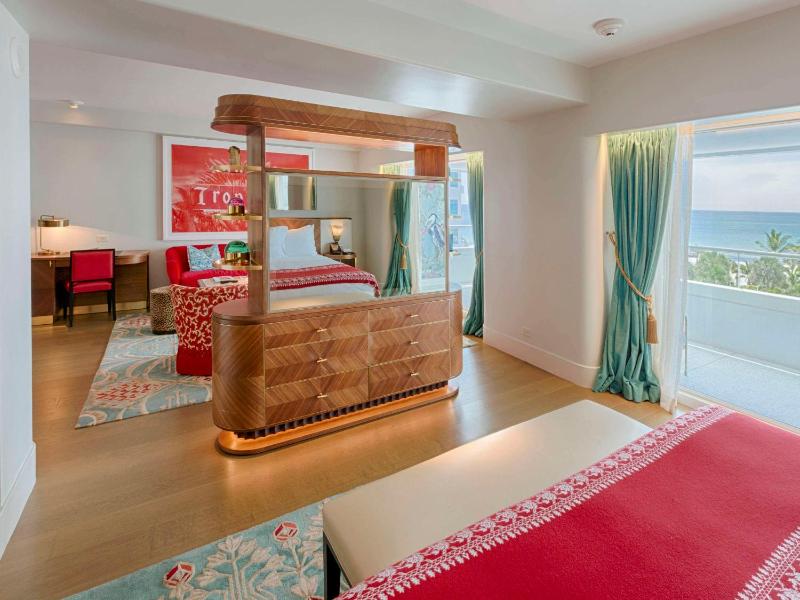 Junior King Suite with Ocean View image 3