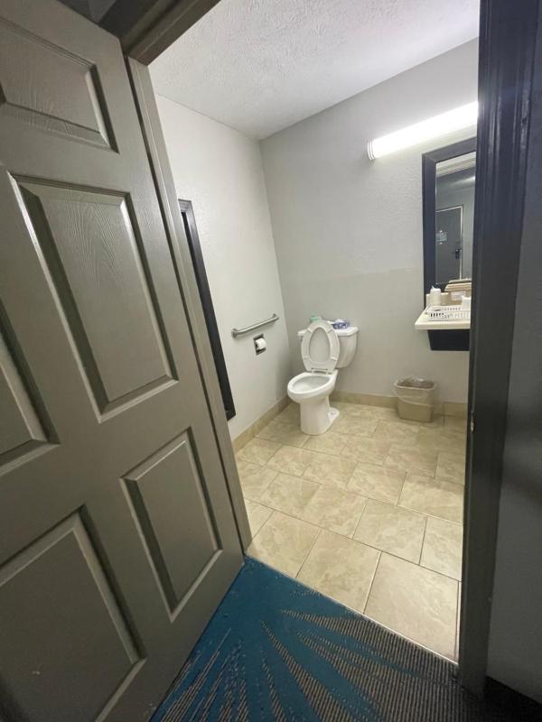 King Room - Mobility Access/Non-Smoking image 2