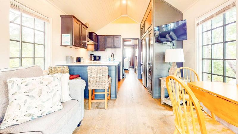 Two-Bedroom House image 4